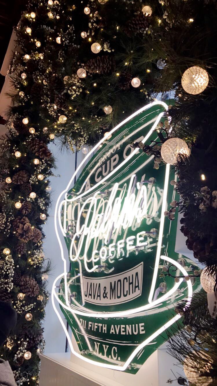 Twinkling garland lights make the Ralph's sign extra festive for the holiday season
