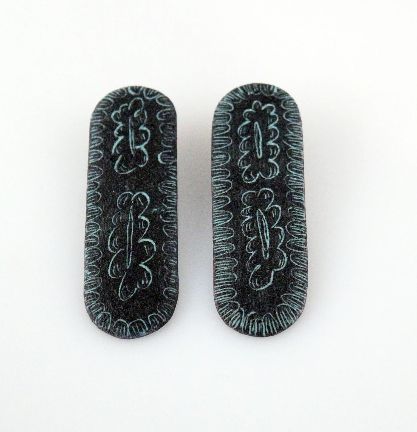 *New Long Oval Earrings