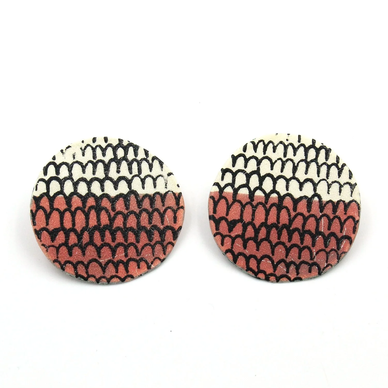 two tone enamel earrings with scallop drawing