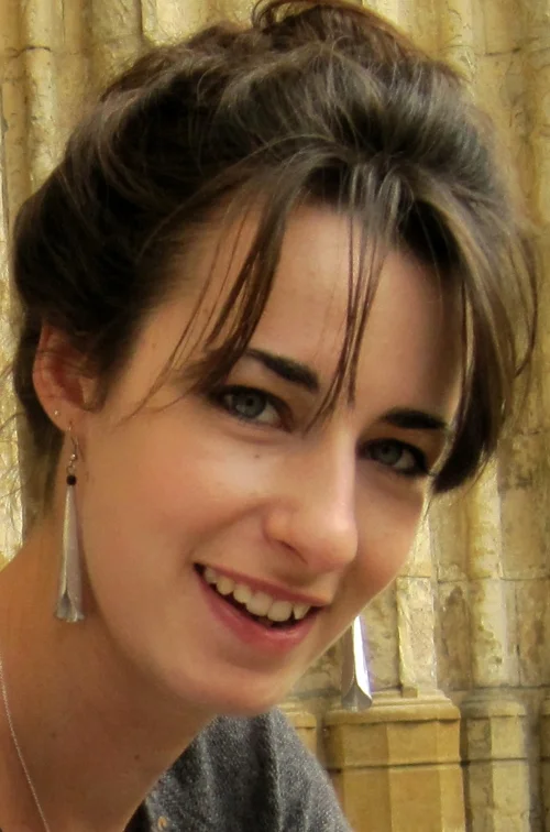 Lydia Onyett, Relaciones públicas