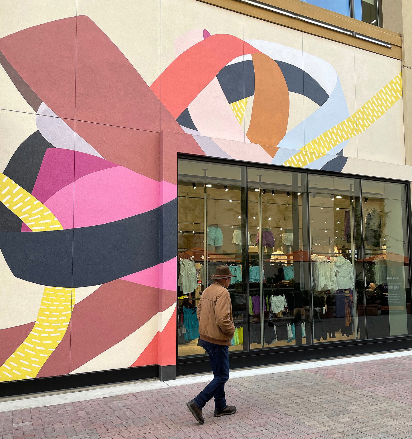  Unfurl, mural for Lululemon, 2022 22 x 28 feet Acrylic paint  Broadway Plaza, Walnut Creek, CA  Undulating forms loop, curve, arch, stretch, and unfurl. Viewers are invited directly into the traces of movement to feel a burst of energy, dynamism, an