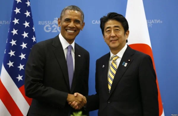 U.S. President Barack Obama (L) shakes hands with Japanese Prime Minister Shinzo Abe at the G20 Summit in St. Petersburg, Russia, Sept. 5, 2013. (Reuters)