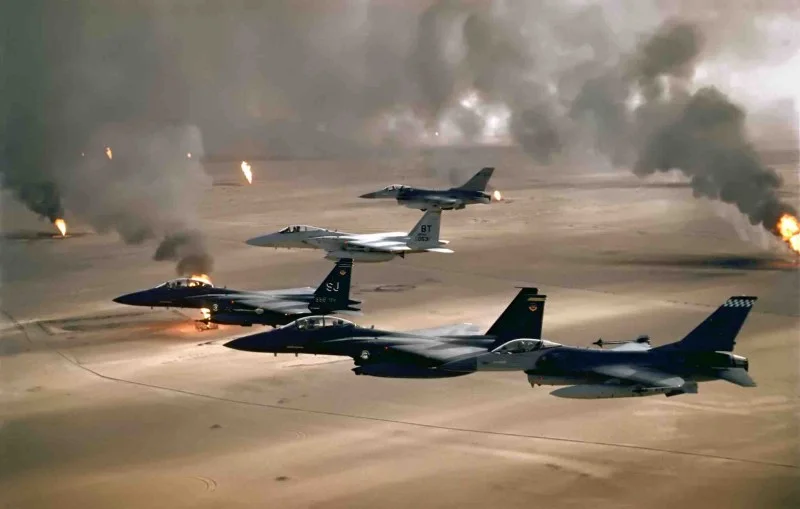 USAF aircraft of the 4th Fighter Wing ( F-16 , F-15C and F-15E ) fly over Kuwaiti oil fires, set by the retreating Iraqi army during Operation Desert Storm in 1991. (USAF photo by Tech. Sgt. Fernando Serna)