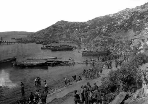 Allied troops lining the shore at “ANZAC Cove” on the Gallipoli Peninsula. The cove was named after the ANZAC (Australian and New Zealand Army Corps) troops that were part of the Allied forces. The Dardanelles Campaign against the Turks was a bloody defeat for the Allies.