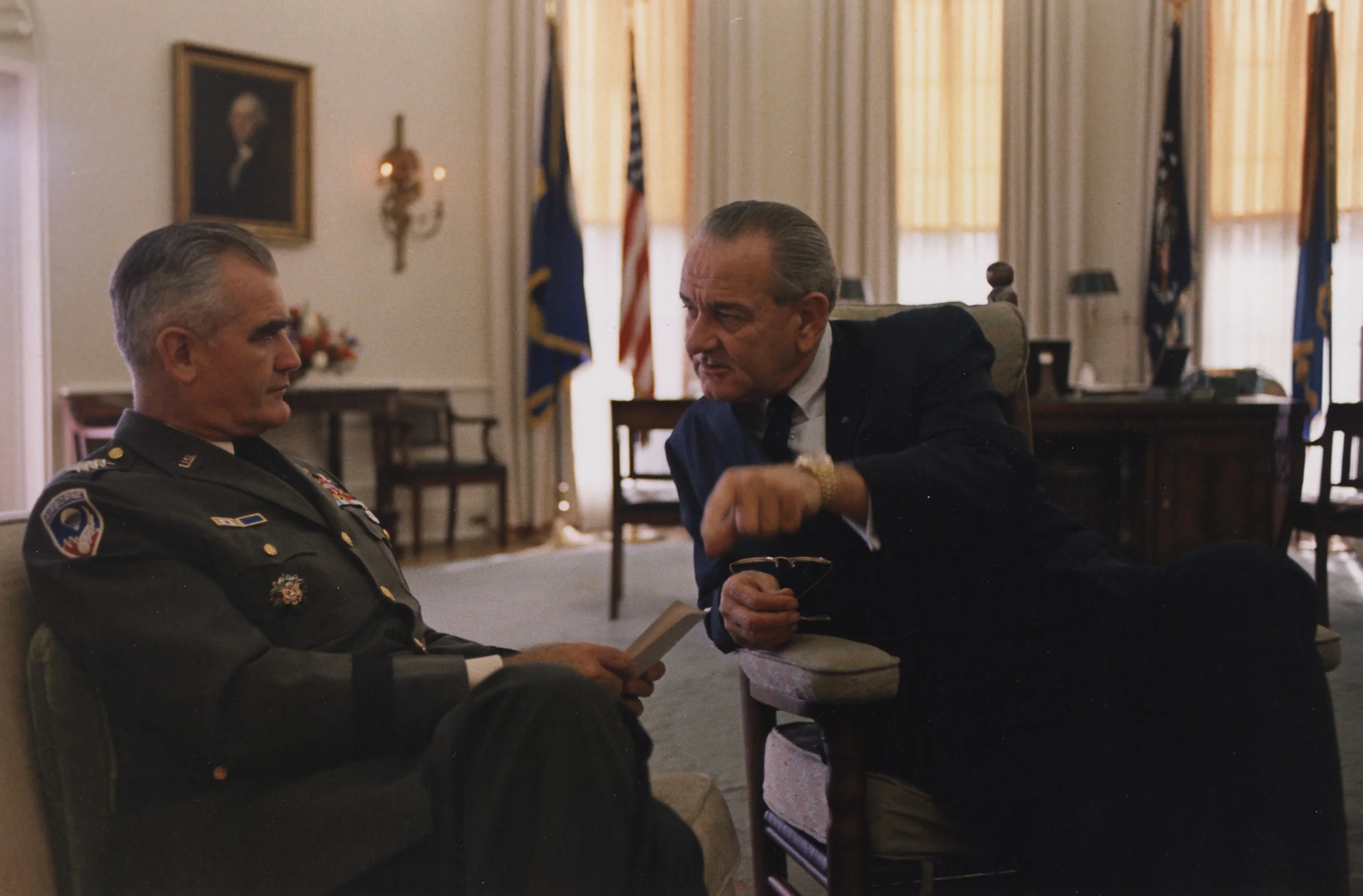 General Westmoreland with Lyndon B. Johnson in the White House, November 1967. (Yoichi Okamoto, Wikimedia Commons)