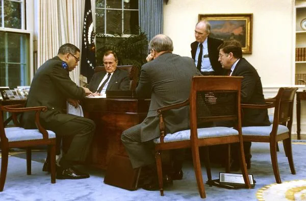 War conference in the Oval Office. (Rich Clarkson, Topeka Capital-Journal)