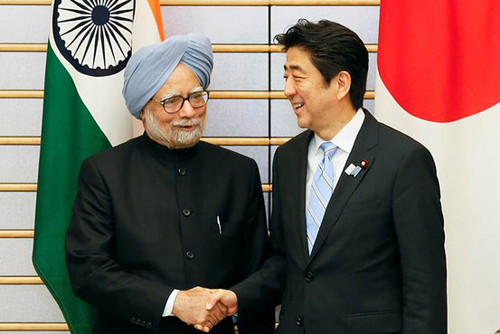 Manmohan Singh, India’s prime minister, left, shakes hands with Shinzo Abe, Japan’s prime minister, during a meeting in Tokyo, in May 2013.