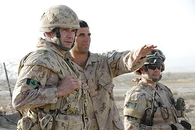 Lieutenant-General Michel Gautier, commander of the Canadian Expeditionary Force Command (CEFCOM), receives a briefing at Forward Operations Base (FOB) Masum Gar in Afghanistan, 14 March 2008.