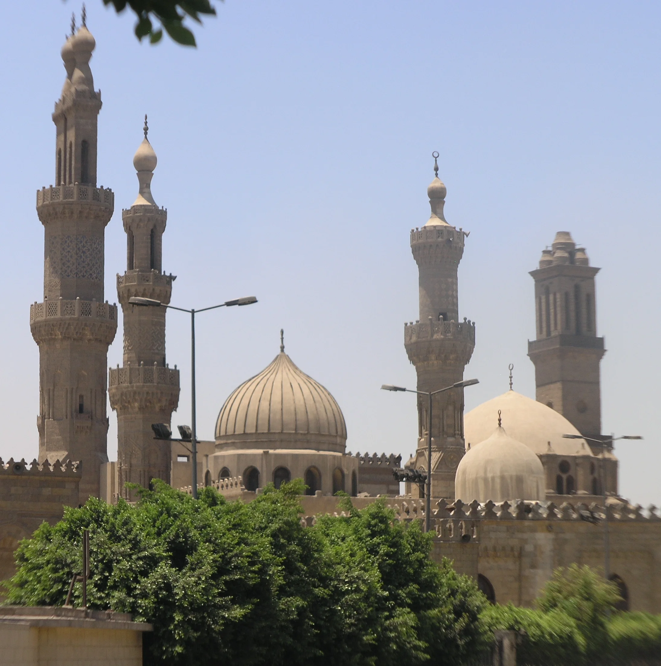 Exterior view of al-Azhar Mosque (Daniel Mayer, Creative Commons)