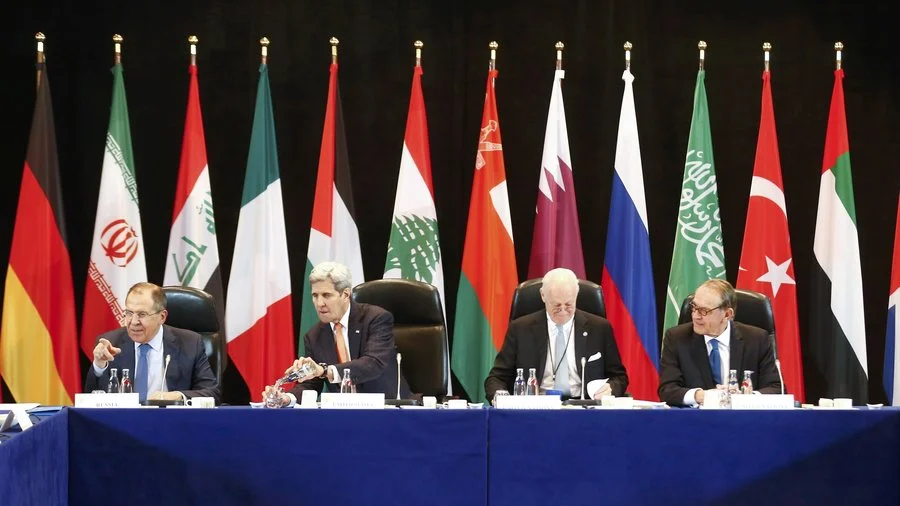 Russian Foreign Minister Sergey Lavrov (left) and Secretary of State John Kerry (second from left) attend the International Syria Support Group meeting in Munich, Germany, on Thursday along with members of the Syrian opposition and other officials, 11 February 2016. (Michael Dalder, AP)