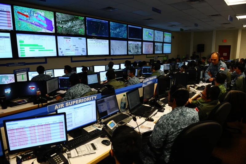 Republic of Singapore Air Force and Army personnel work together in an command post exercise by coordinating a joint fight against a thinking enemy. The scenario played out at Exercise Forging Sabre 2013 in Phoenix, Arizona, United States. ( Photo by Chai Sian Liang )