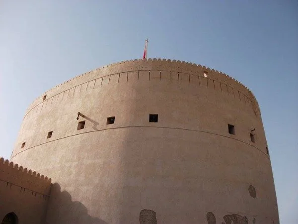 The Great Fort at Nizwa. Built in the 17th century, it is one of Oman’s national landmarks. The scars from RAF rockets are still visible today (author’s photo).