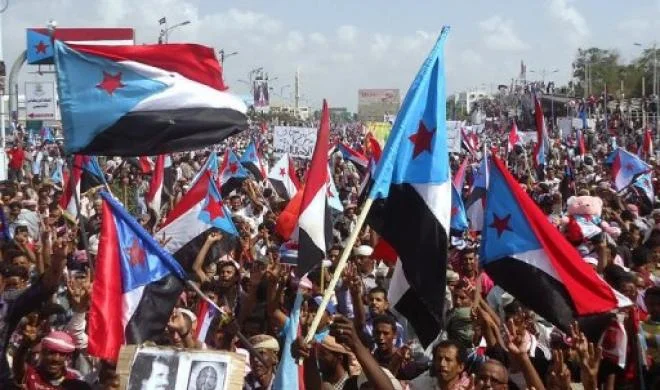 Yemeni protestors take part in a demonstration in Aden, calling for their independence from Sanaa on March 18, 2013. (AFP)