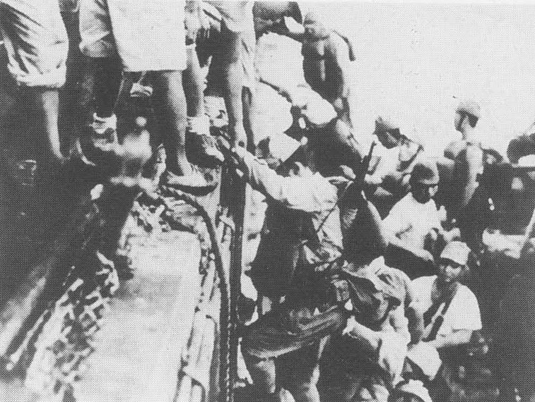 Japanese troops load onto a destroyer in preparation for a "Tokyo Express" mission to Guadalcanal in 1942. (Pacific Ground War/Wikimedia)
