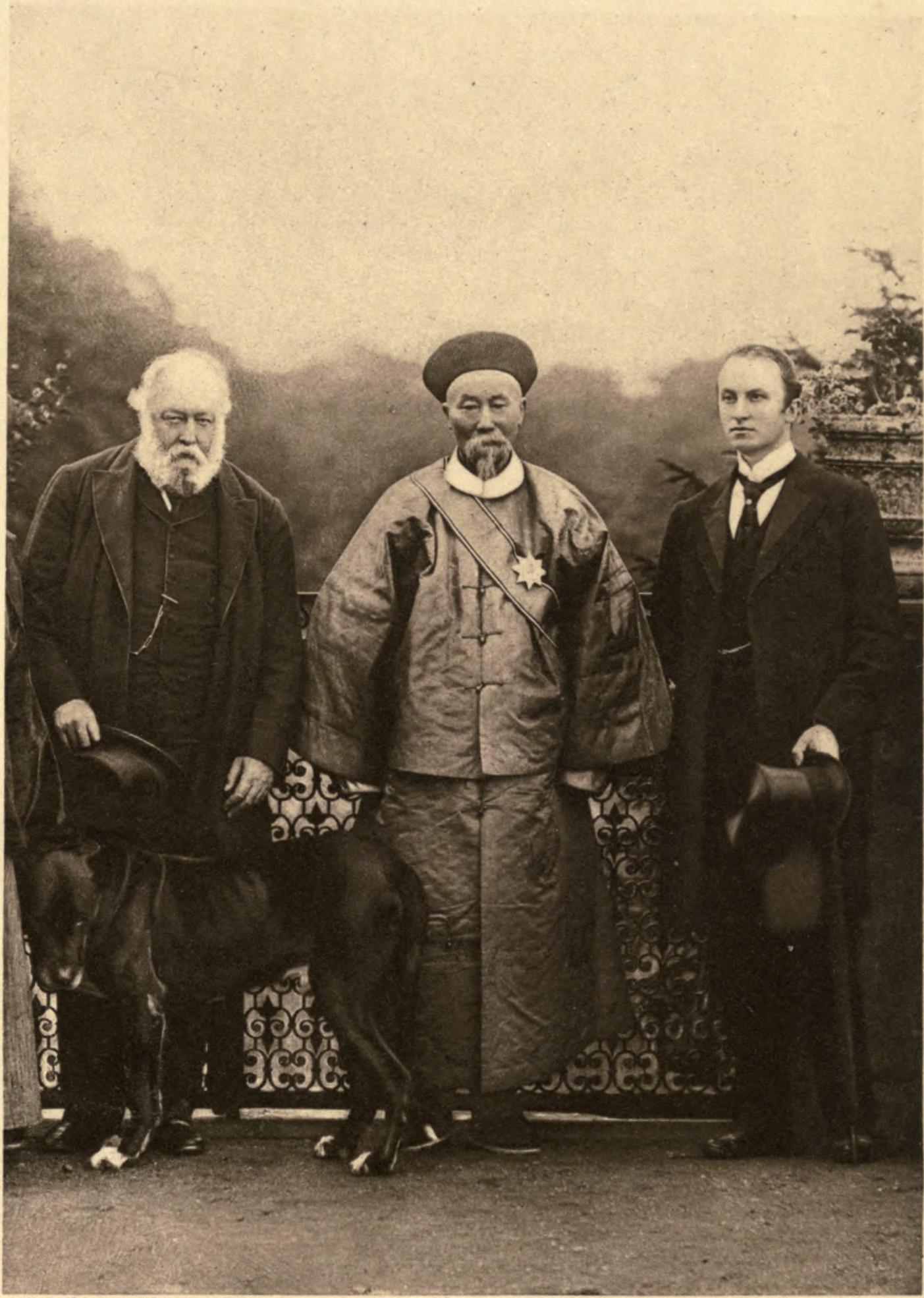 Li Hung Chang with Lord Salisbury and Lord Curzon (William Francis Mannix/W. & D. Downey/Wikimedia)