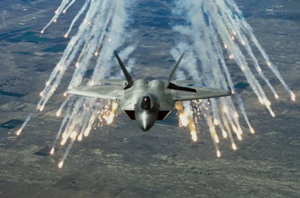 F-22 Raptor releases defensive countermeasures. Image Courtesy Wikimedia
