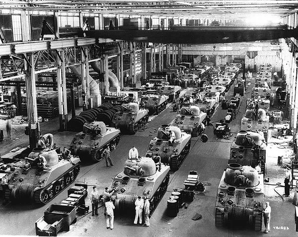 An assembly line at the Detroit Arsenal Tank Plant in Warren. Between 1941 and 1945, the plant reportedly built an estimated 22,000 tanks. ( U.S. Army Photo )