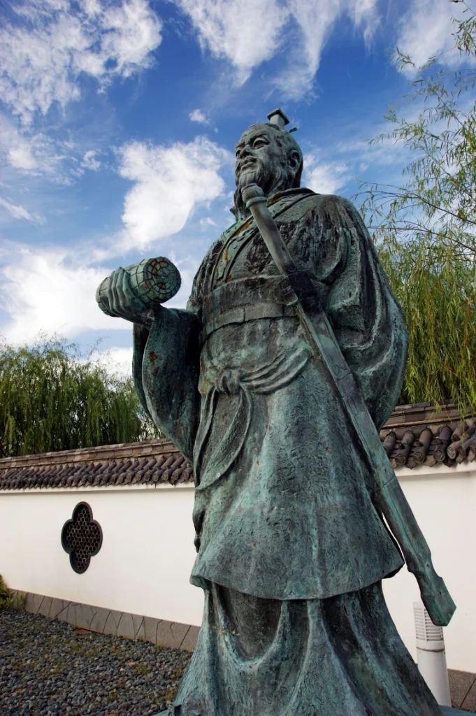 Statue of Sun Tzu in Yurihama, Tottori prefecture, Japan (Wikimedia)