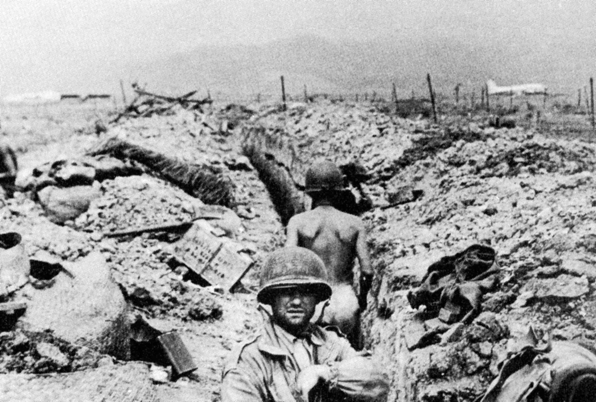 French troops seeking cover in trenches. (Wikiwand)
