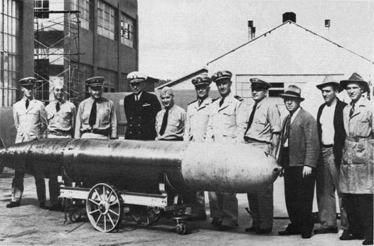 Captain Theodore Westfall, Naval Torpedo Station Commanding Officer, and Captain Carl Bushnell of the Bureau of Ordnance inspect a Mark 14 torpedo at the Naval Torpedo Station, Keyport, Washington, 1943. (Wikimedia)