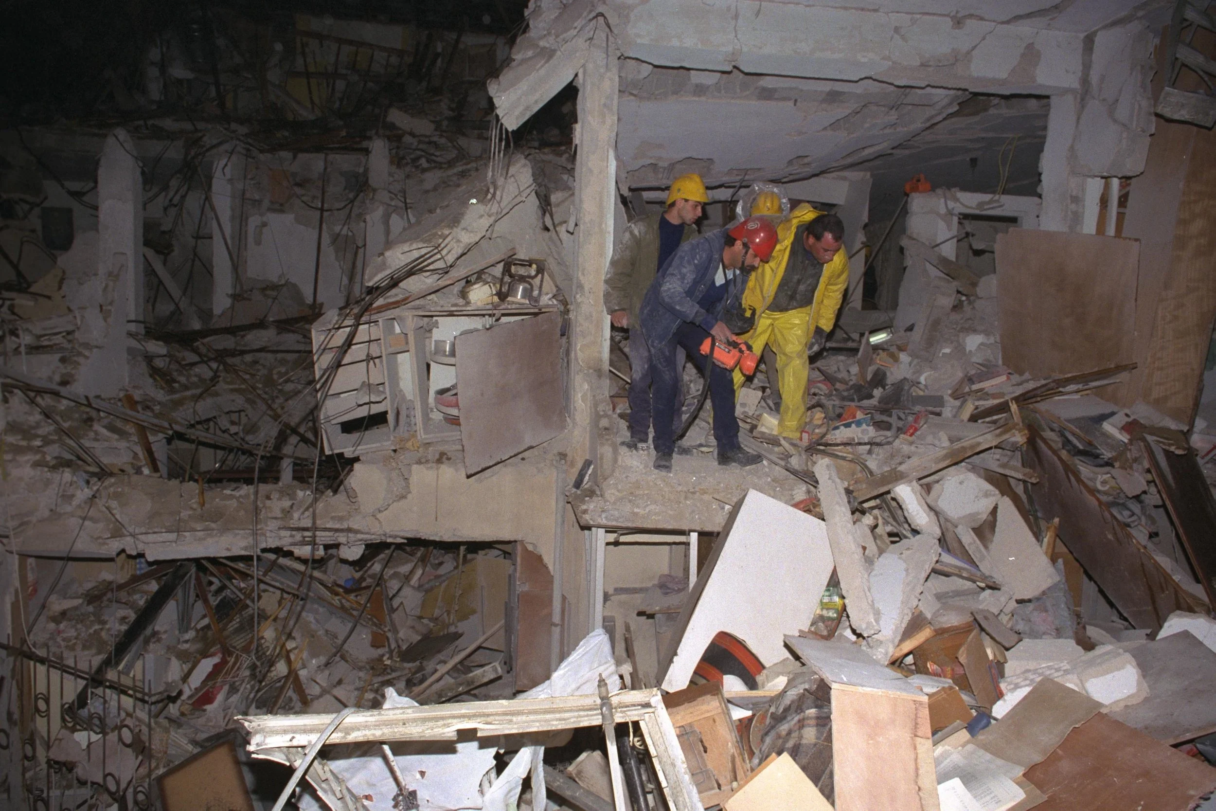 Damage from an Iraqi scud missile that hit Ramat Gan during the first Gulf War. (Wikimedia)