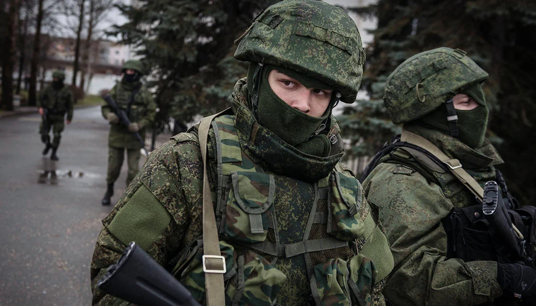 The Little Green Men in Crimea (Sergey Ponomarev/Meduza)