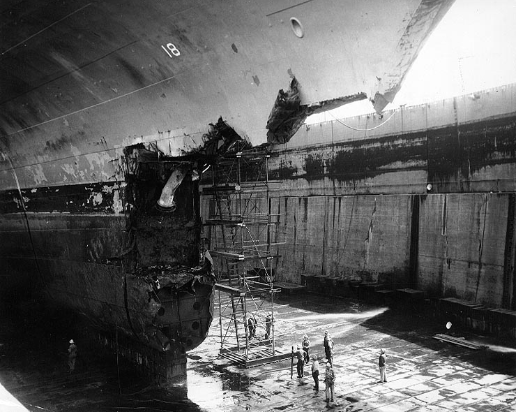   The U.S. Navy aircraft carrier USS Wasp in drydock at Bayonne, New Jersey (USA), showing the damage to the carrier's bow from her 26 April 1952 collision with USS Hobson. (U.S. Navy Photo/Wikimedia)  