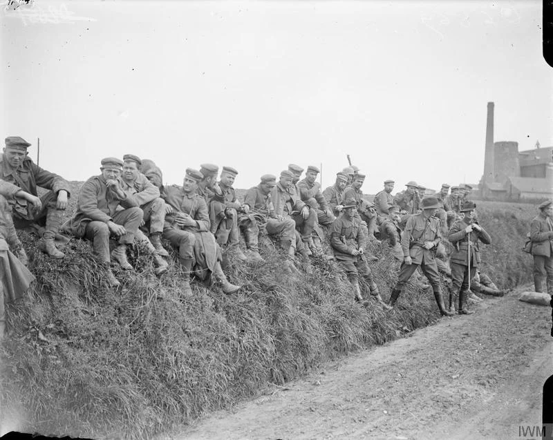 German prisoners being guarded by Australian troops, 23 April 1918. (Imperial War Museums/Wikimedia)