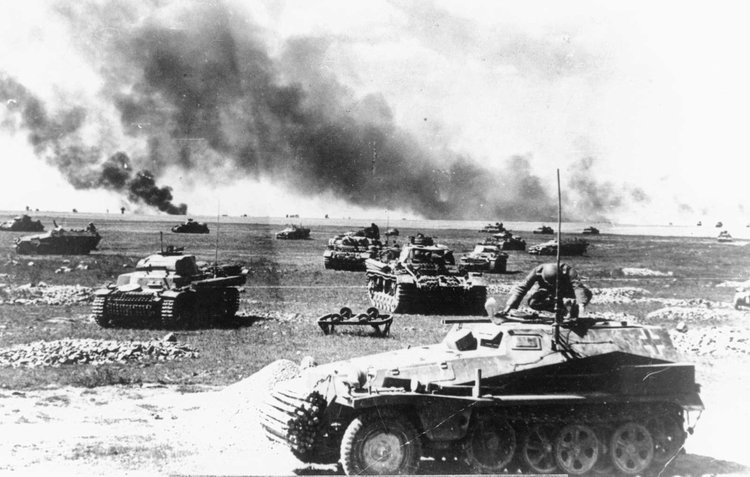 WW II   German   Photo  **  Panzer Tanks - Eastern Front   **