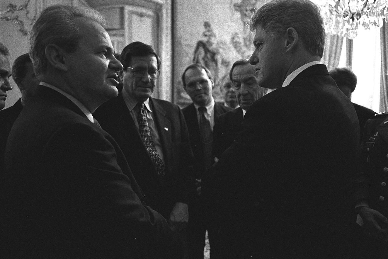 1280px-President_Clinton_talking_with_Serbian_President_Slobodan_Milosevic_-_Flickr_-_The_Central_Intelligence_Agency.jpg