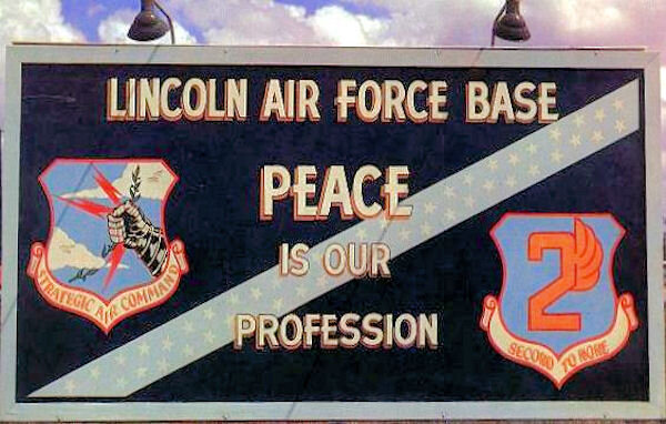 SAC_Sign_Lincoln_AFB_NE_1960.jpg