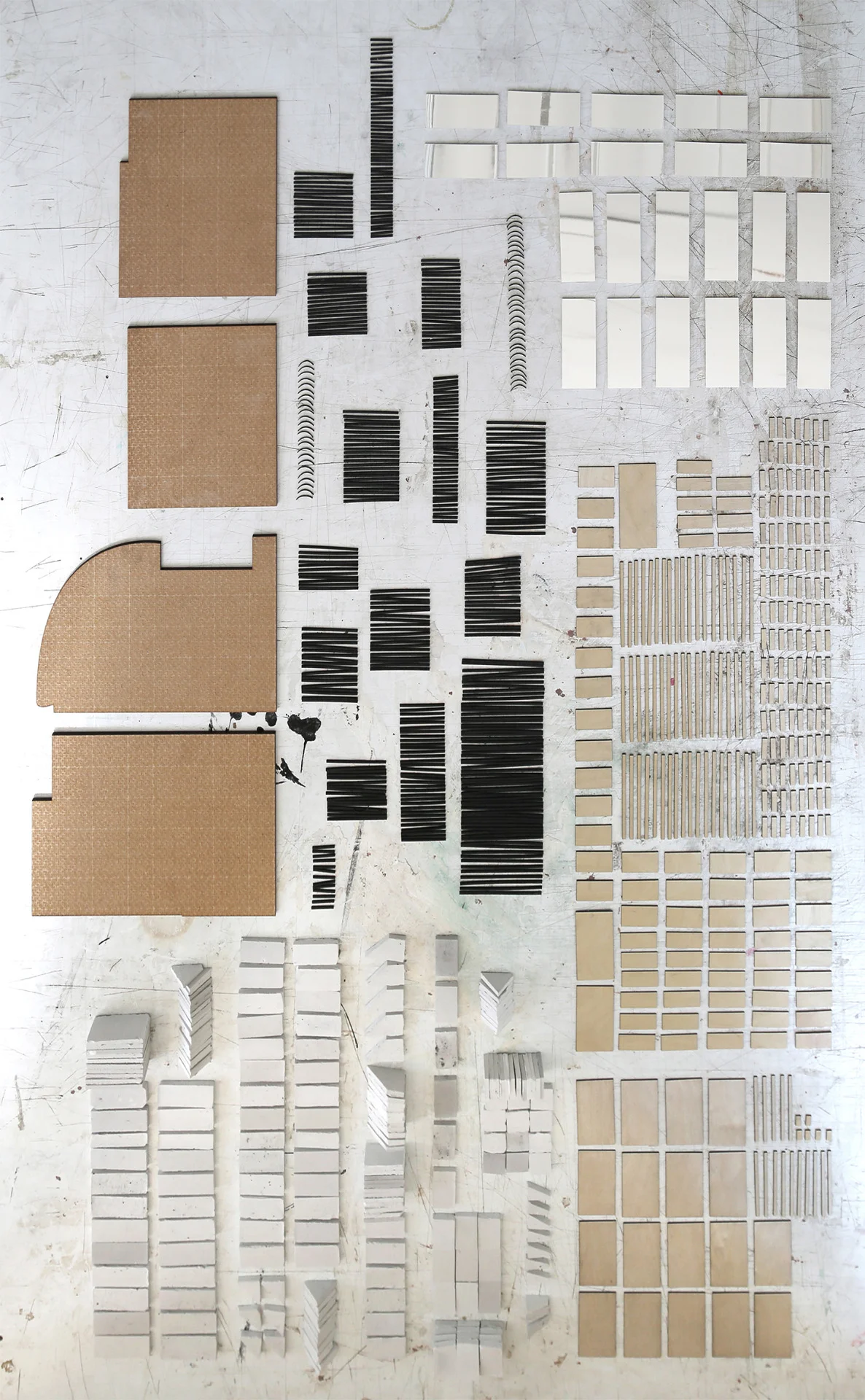 1:100 Model of materials in their singularity.