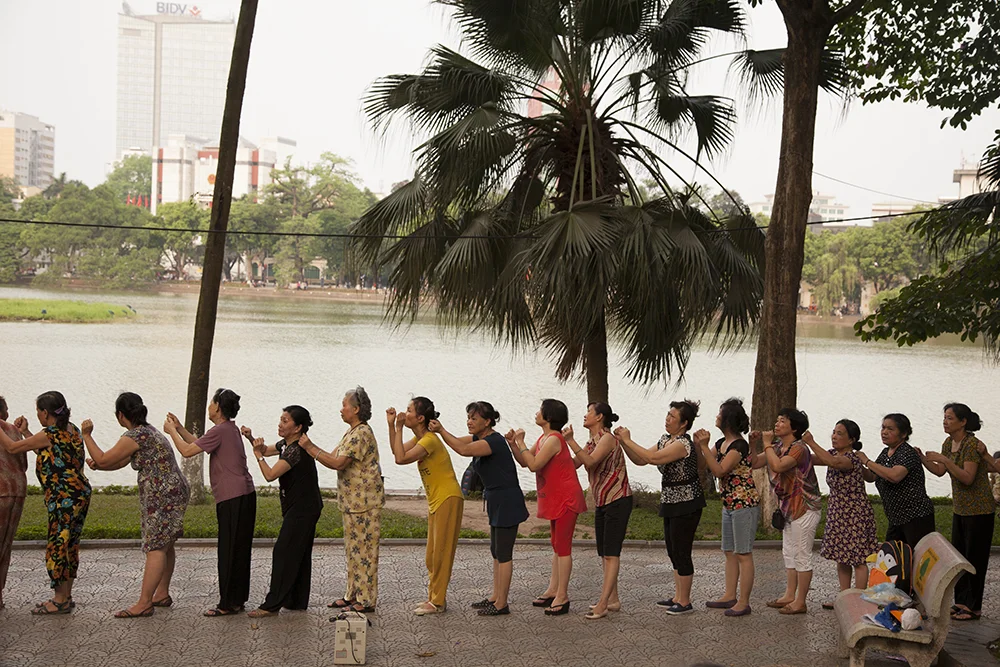 Public massage game is strong in Hanoi. 