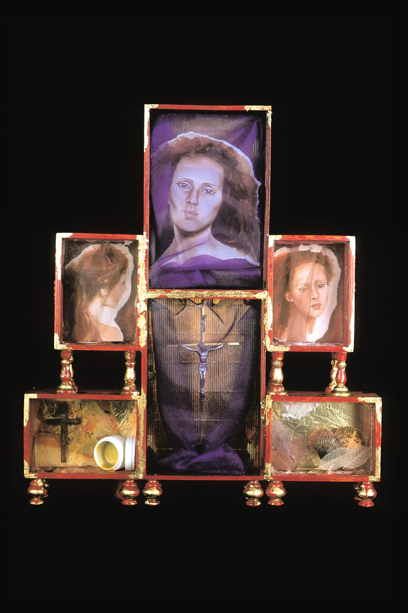 Magadelne, boxes.jpg