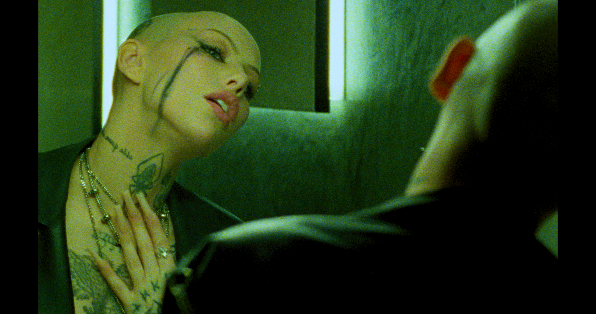 Skrillex - Too Bizarre Prores.mov.00_01_21_16.Still014.png