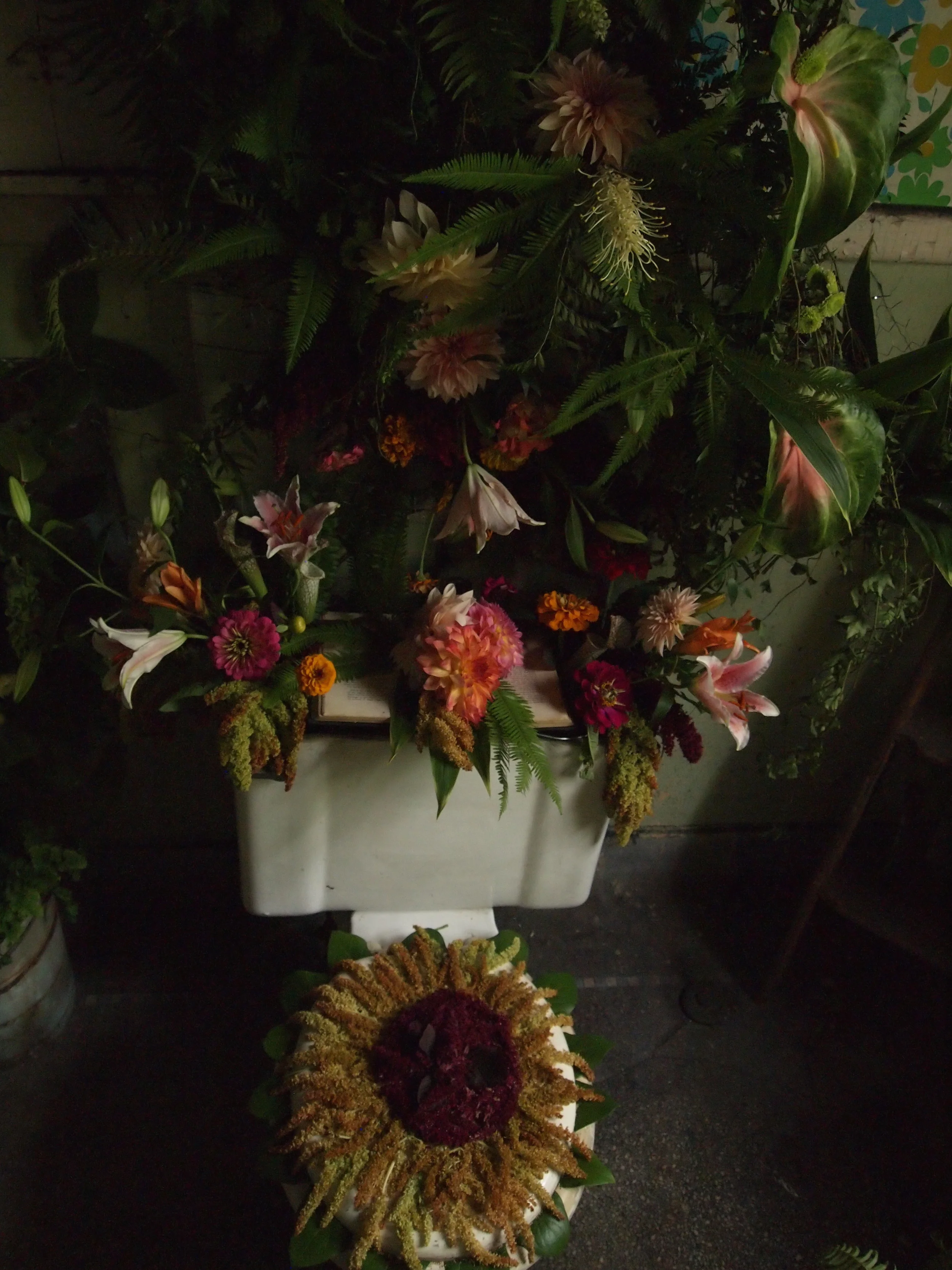 Marms made friends with glue while working away on the toilet seat...it ended in a sticky manicure. 