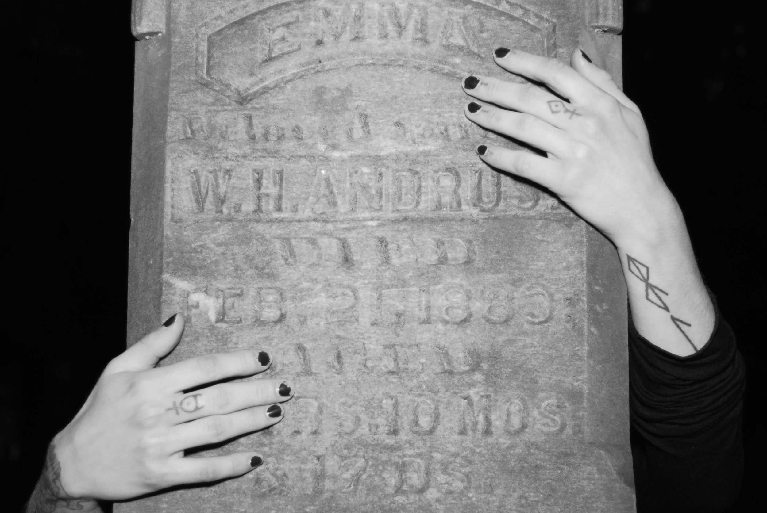 grave2.jpg