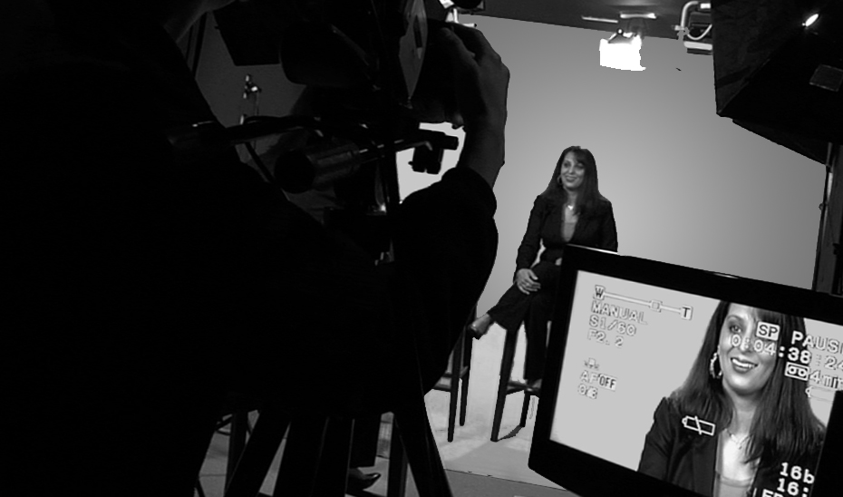 https://upload.wikimedia.org/wikipedia/commons/e/e8/Corporate_Interview_in_Studio.jpg