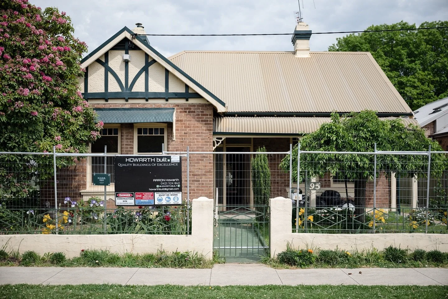 CLINTON STREET RENOVATION &bull; Well underway on site.

With full design and documentation packages (in laymen&rsquo;s term - all the drawings and the material and product choices) finished it&rsquo;s now over to the team @howarth_built 

The demo p