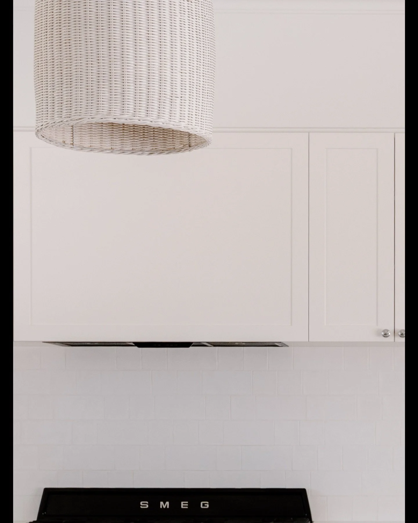 &ldquo;Light, bright and airy&rdquo; &mdash; one of the most common feelings people ask for in their homes.

It&rsquo;s easy to picture, but harder to get right. Too stark and it feels cold. Too minimal and it loses warmth.

In this kitchen, that sen