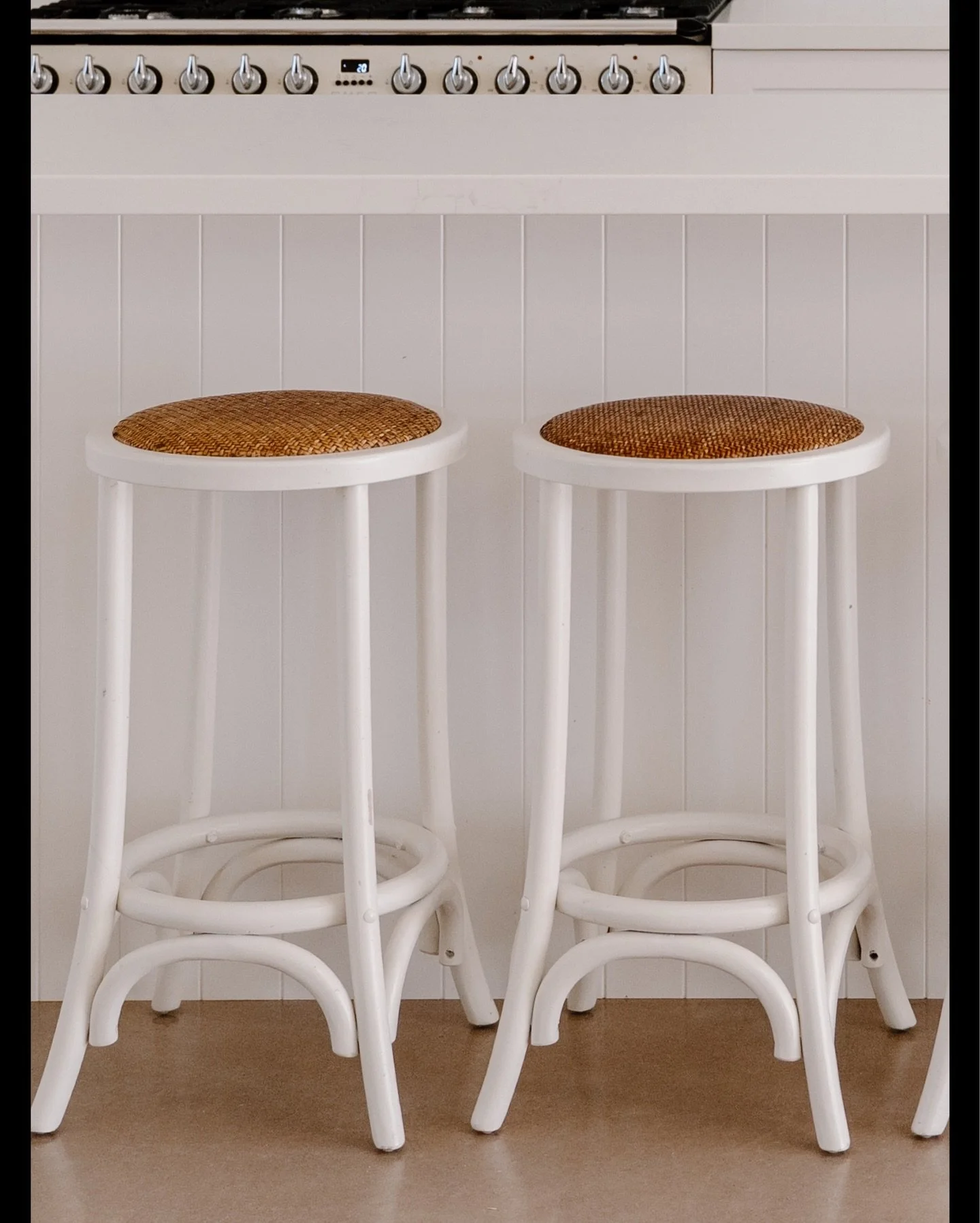 &ldquo;Light, bright and airy&rdquo; &mdash; one of the most common feelings people ask for in their homes.

It&rsquo;s easy to picture, but harder to get right. Too stark and it feels cold. Too minimal and it loses warmth.

In this kitchen, that sen