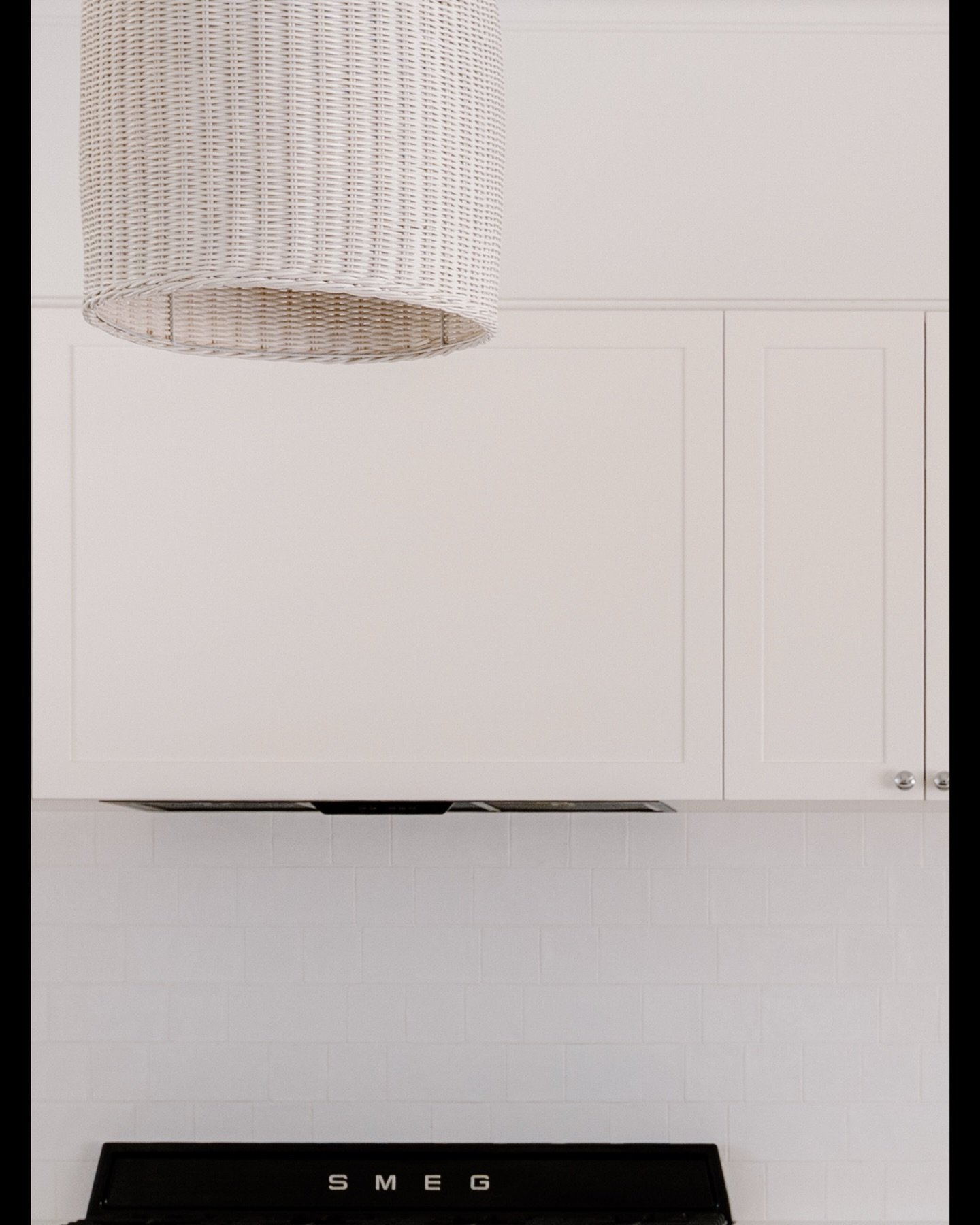 &ldquo;Light, bright and airy&rdquo; &mdash; one of the most common feelings people ask for in their homes.

It&rsquo;s easy to picture, but harder to get right. Too stark and it feels cold. Too minimal and it loses warmth.

In this kitchen, that sen