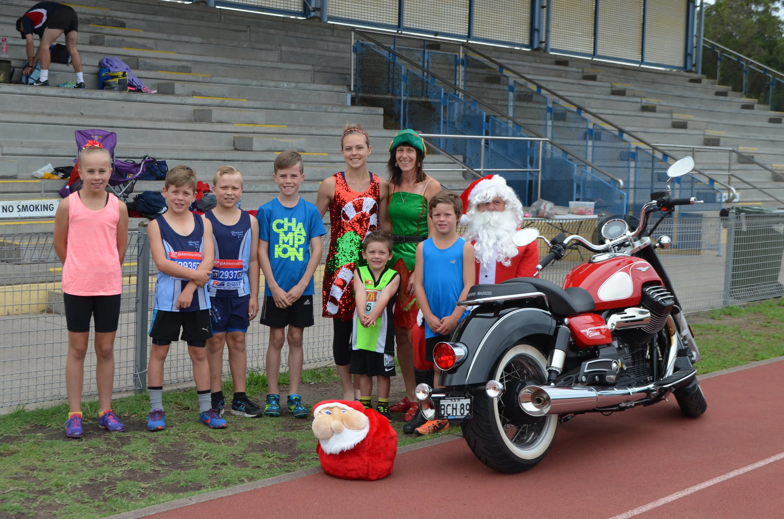 Santa pays a visit as athletes score in skins & handicapped mile