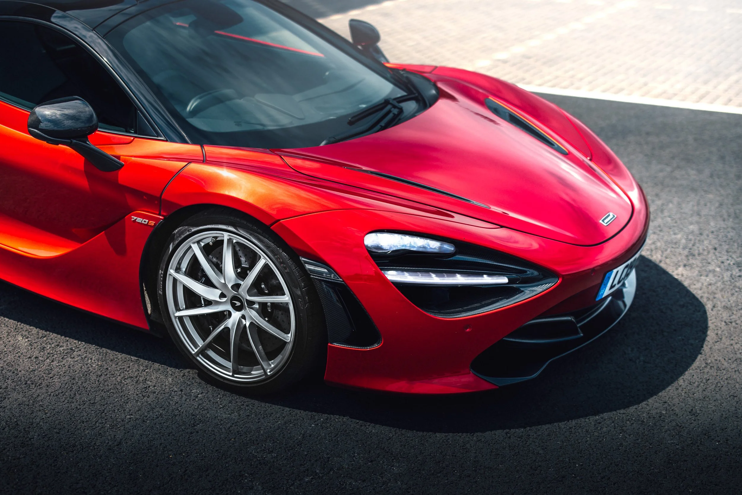 720S_34FRLIGHTS.jpg