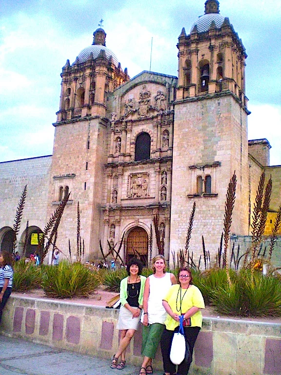 Sto Domingo con 3 estudiantes.JPG