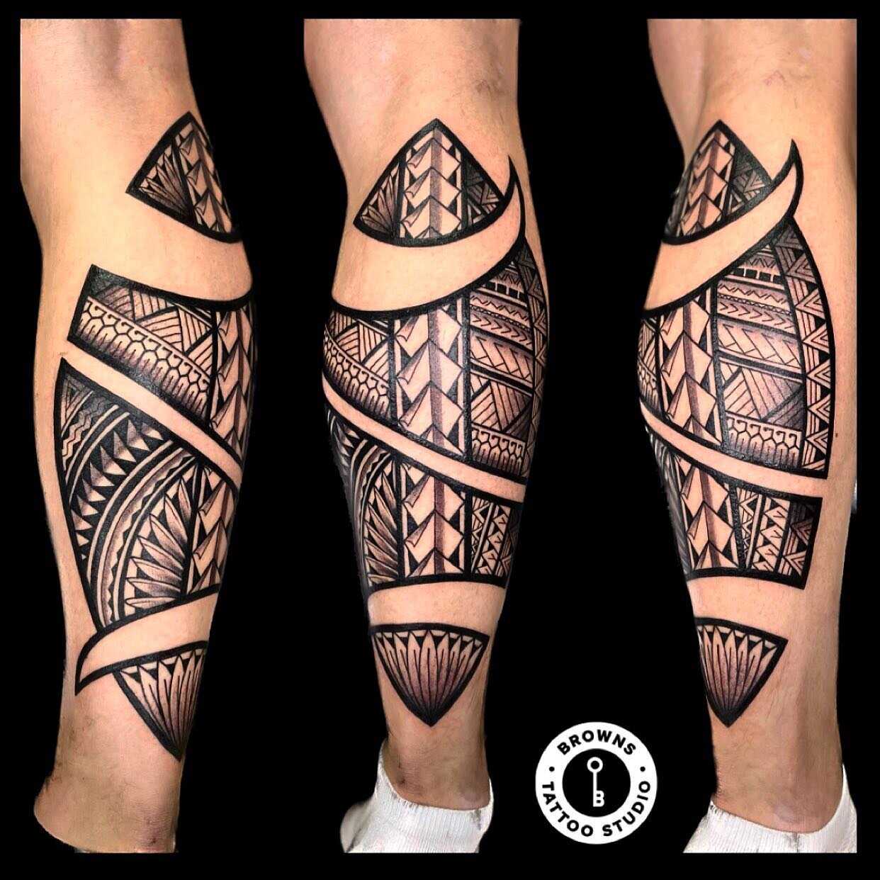 Gotta love a samoan tattoo #samoan  #samoantattoo #blackwork #blackworktattoo #legtattoo #samoanlegtattoo #masttattoopen #ghostcartridges #starrtattoosupplies #brownstattoos #brownstattoostudio #haslandtattoos #browncowstyle #dynamictripleblack #pant