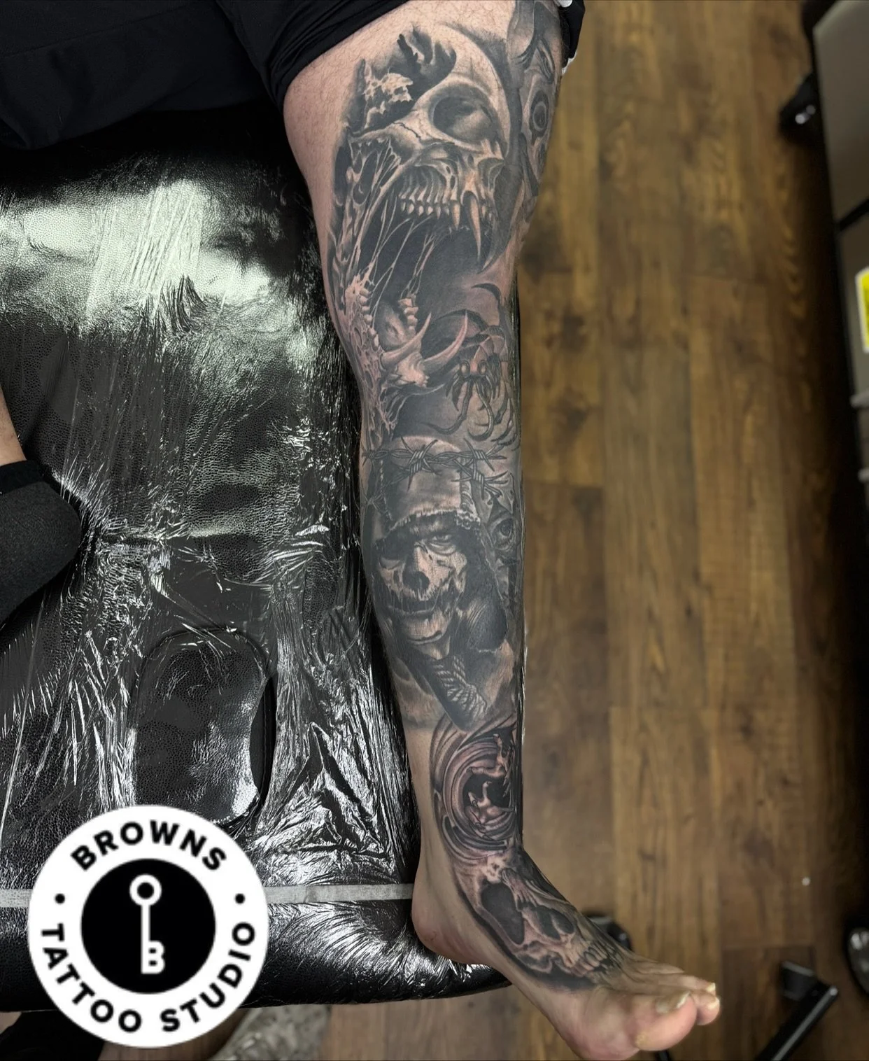 just a couple more sessions and this horror leg will be complete on @gummmyben 
.
.
.
.
.
#blackandgrey #blackandgreytattoo #horror #horrortattoo #skulltattoo #gasmasktattoo #centipedetattoo #pennywisetattoo #alientattoo #xenomorph #realism #brownsta