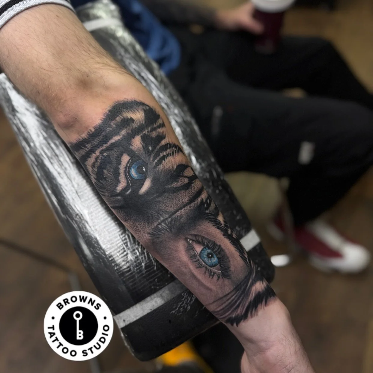 Had fun doing this one on @txonm_  sat like a trooper

#Tigertattoo 
#realismtattoo 
#blackandgreytattoo