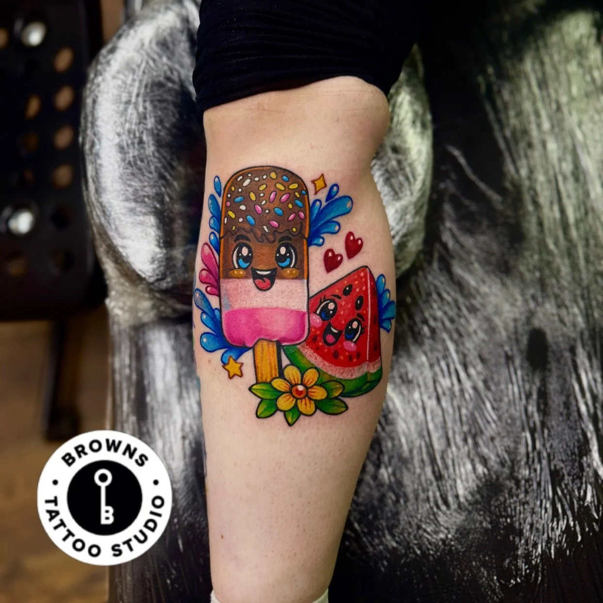 Last tattoo i did in Hasland before the big move.
Fun tattoo to represent her son and her niece.
#colourtatoo #fablollytattoo #watermellontattoo #brownstatoos #brownstattoostudio