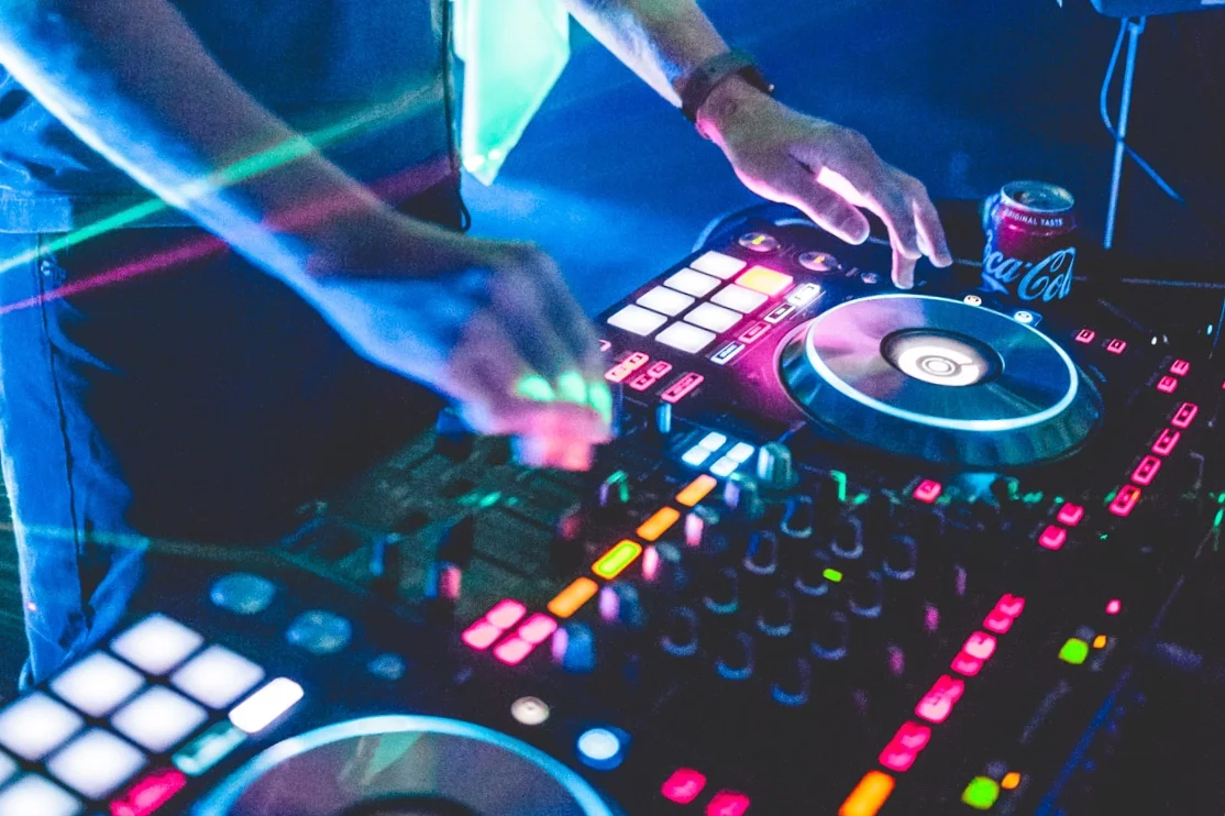 Best DJ entertainment service in Arizona and South Bay Area — Verum Lux